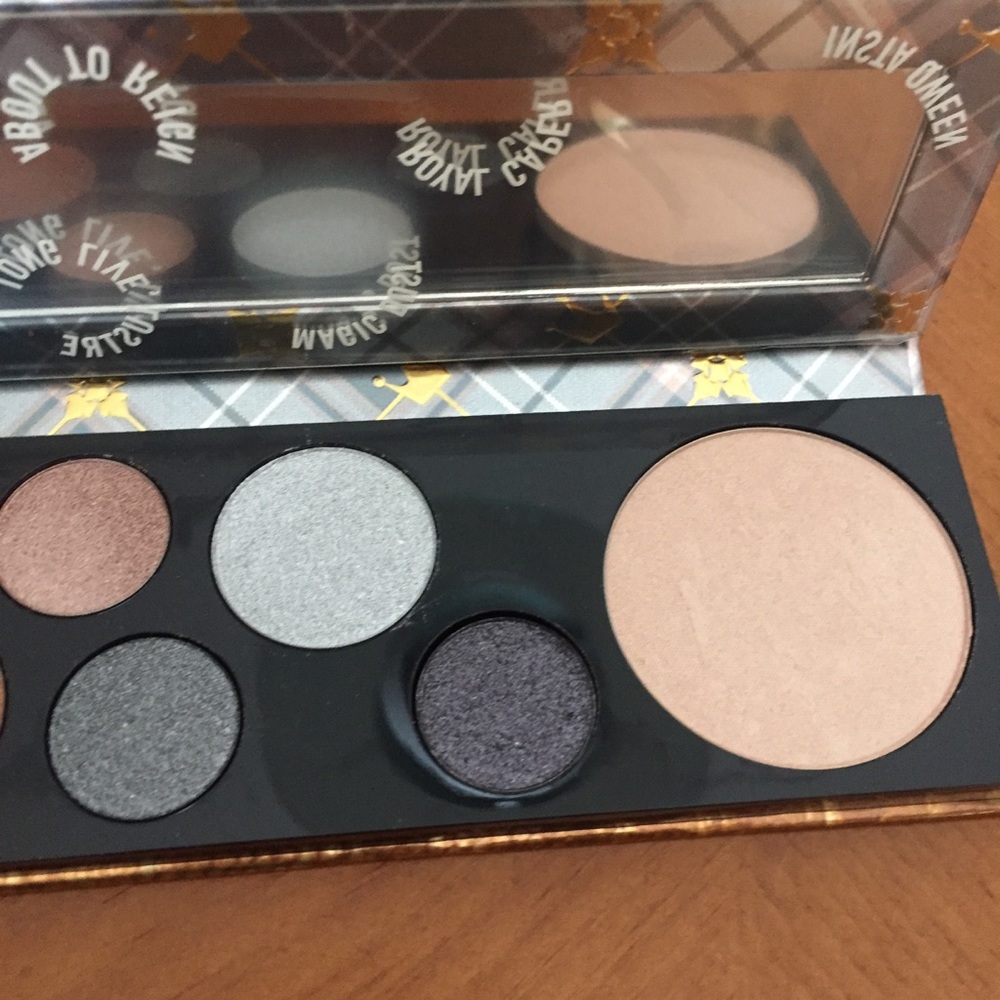 MAC Qween Supreme Eyeshadow Palette - Picture 9 of 16